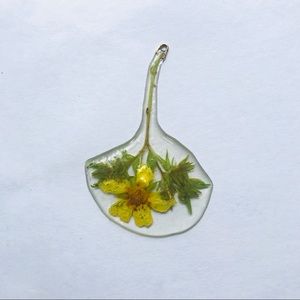 Single Sprig Yellow Pendant